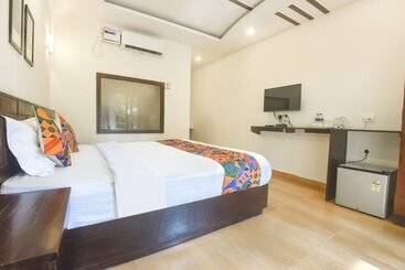 Fabhotel La Volga Nr Morjim Beach