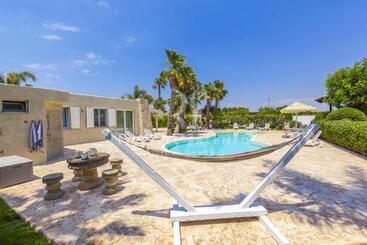 Casina Greca By Rivedelsalento