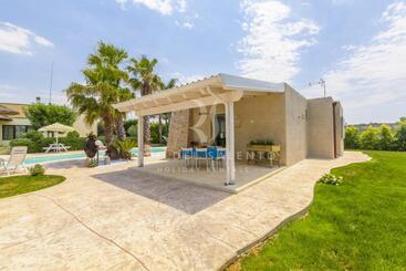 Casina Greca By Rivedelsalento