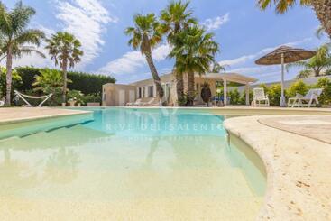 Casina Greca By Rivedelsalento