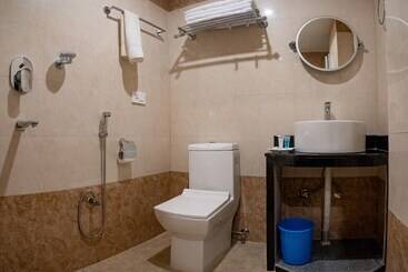 هتل Satkar Pvt Ltd