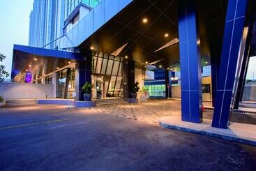 هتل The 1o1 Jakarta Airport Cbc