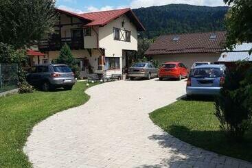 پانسیون Casa Cu Flori