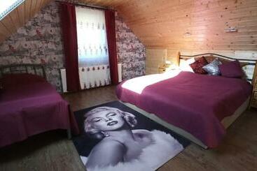 ペンション Marilyn Vendégház