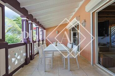5 Bed Rooms Front Beach Apartment At Orient Beach
