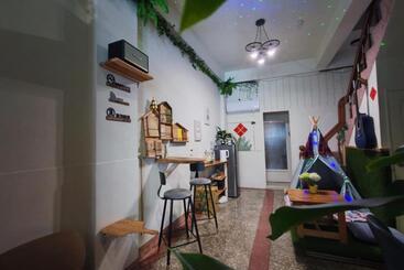 هاستل 棚棚屋室內帳篷民宿inn
