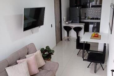 Apartamento De Lujo , Con Linda Vista, Cuarto Piso