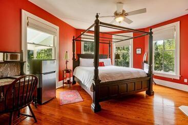 مبيت وإفطار Anticipation Room In Camellia Rose Inn Downtown