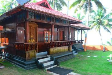 هتل Black Beach Resort
