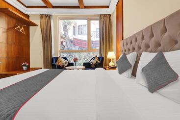 هتل Grand Villas Near Delhi Igi Airport