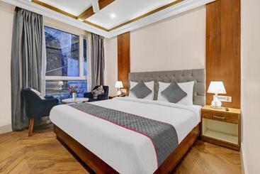هتل Grand Villas Near Delhi Igi Airport