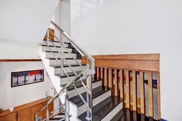 هتل Grand Villas Near Delhi Igi Airport