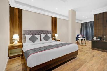 هتل Grand Villas Near Delhi Igi Airport