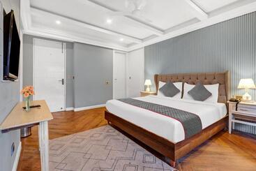 هتل Grand Villas Near Delhi Igi Airport