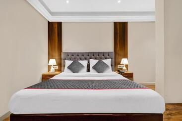 هتل Grand Villas Near Delhi Igi Airport