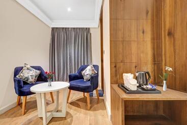 هتل Grand Villas Near Delhi Igi Airport