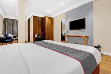 هتل Grand Villas Near Delhi Igi Airport