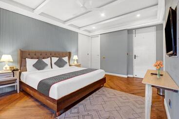 هتل Grand Villas Near Delhi Igi Airport