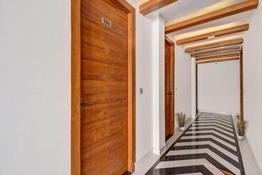 هتل Grand Villas Near Delhi Igi Airport