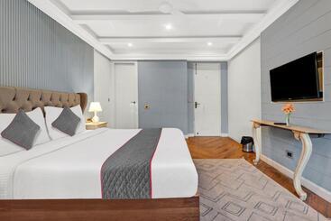 هتل Grand Villas Near Delhi Igi Airport