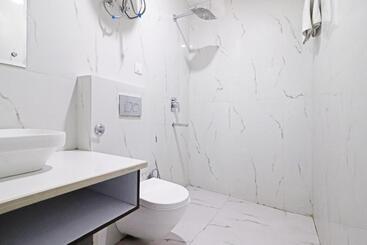 هتل Grand Villas Near Delhi Igi Airport
