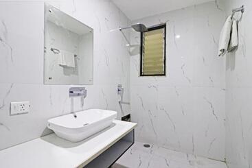 هتل Grand Villas Near Delhi Igi Airport
