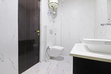 هتل Grand Villas Near Delhi Igi Airport