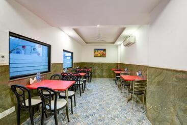هتل Grand Villas Near Delhi Igi Airport