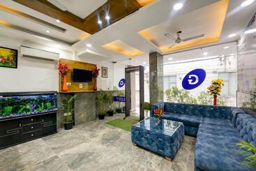 هتل Grand Villas Near Delhi Igi Airport