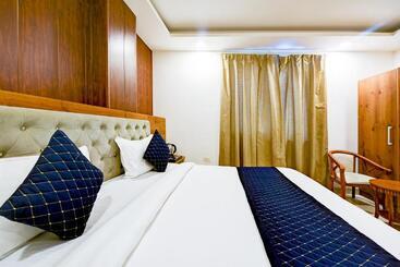 هتل Grand Villas Near Delhi Igi Airport