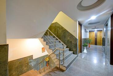 هتل Grand Villas Near Delhi Igi Airport