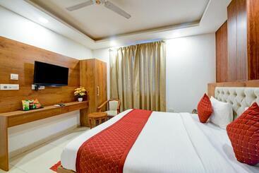 هتل Grand Villas Near Delhi Igi Airport