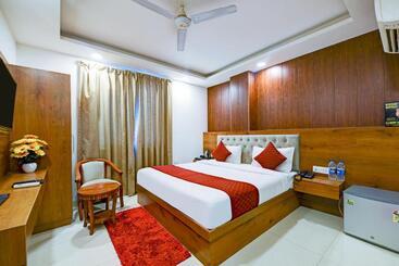 هتل Grand Villas Near Delhi Igi Airport