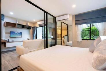 Nayang Beach Brand New Executive Luxury Condo
