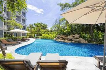 Nayang Beach Brand New Executive Luxury Condo