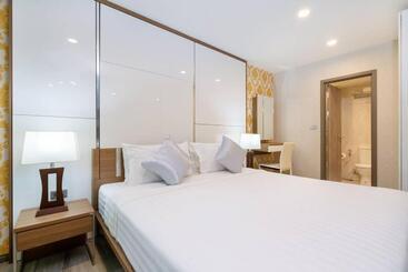 Nayang Beach Brand New Executive Luxury Condo