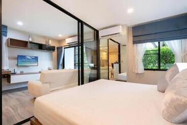 Nayang Beach Brand New Executive Luxury Condo