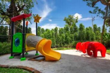 Nayang Beach Brand New Executive Luxury Condo