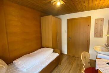 פנסיון Landhaus Staudacher