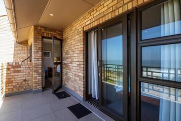 Sea Cliff Condo