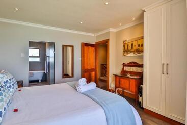 Sea Cliff Condo
