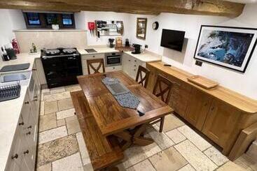 The Horners   Log Burner, Cheshire Village, Parking, Walks, Aga, Dogs