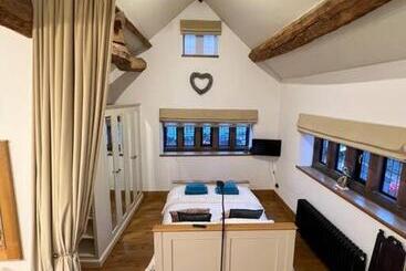 The Horners   Log Burner, Cheshire Village, Parking, Walks, Aga, Dogs