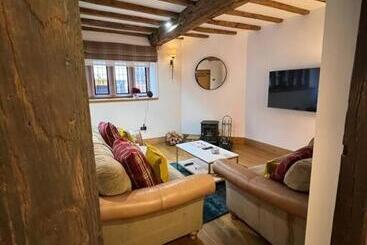 The Horners   Log Burner, Cheshire Village, Parking, Walks, Aga, Dogs