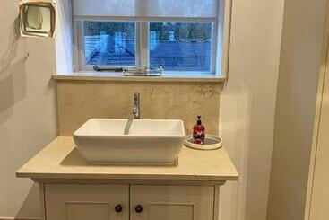 The Horners   Log Burner, Cheshire Village, Parking, Walks, Aga, Dogs