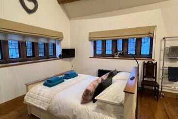 The Horners   Log Burner, Cheshire Village, Parking, Walks, Aga, Dogs