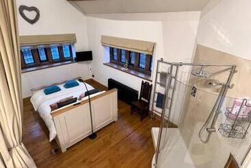 The Horners   Log Burner, Cheshire Village, Parking, Walks, Aga, Dogs