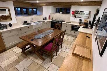 The Horners   Log Burner, Cheshire Village, Parking, Walks, Aga, Dogs