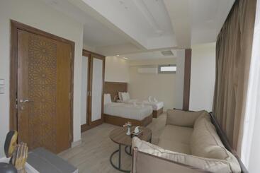 هاستل Queen Pyramids View