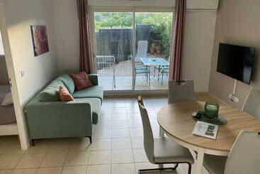 شقق خاصة سياحية Appartement Entre Lac Et Mer Avec Piscine